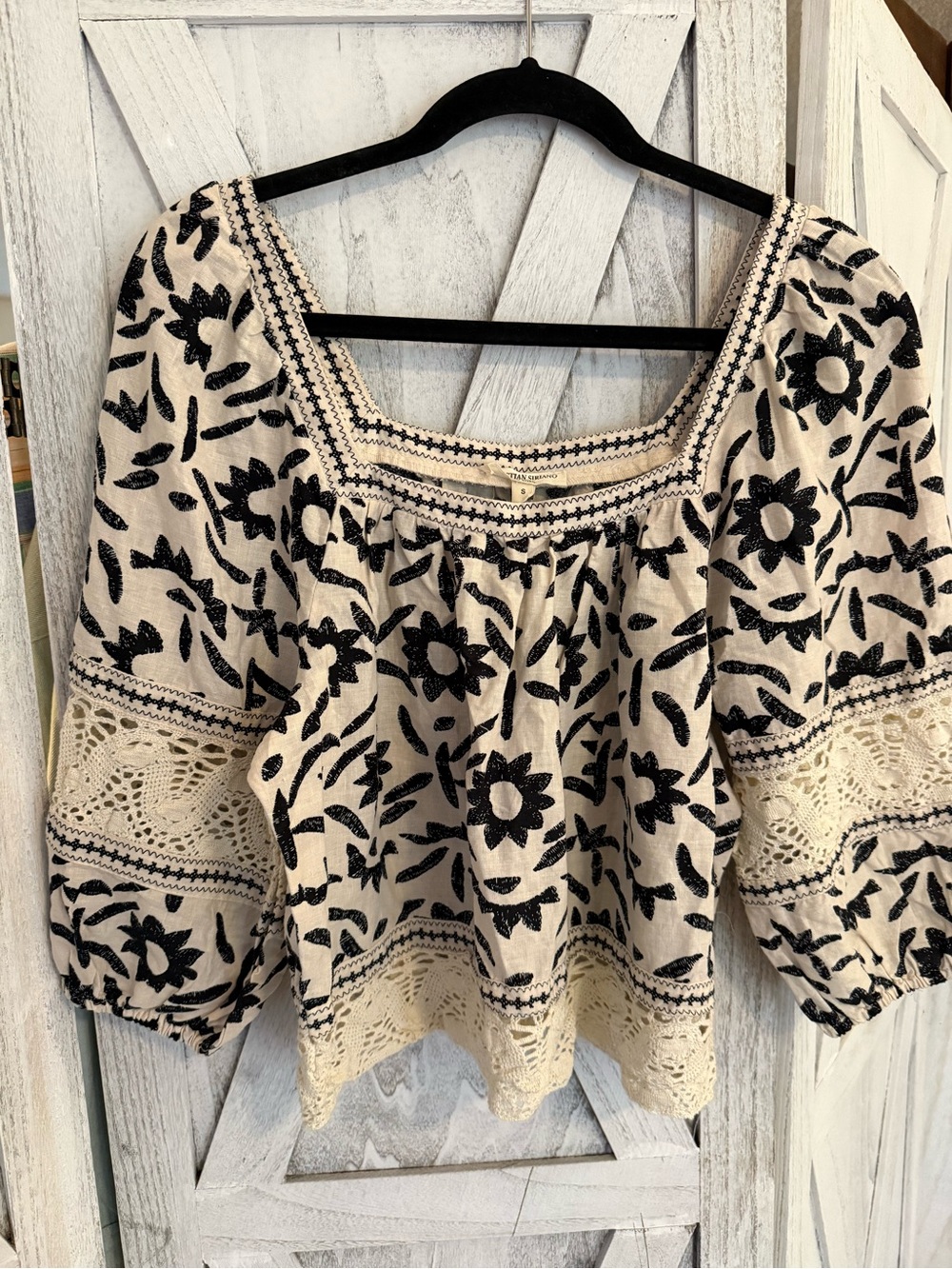 Christian Siriano Black & White Square-Neck blouse absolutely beautiful sleeves!